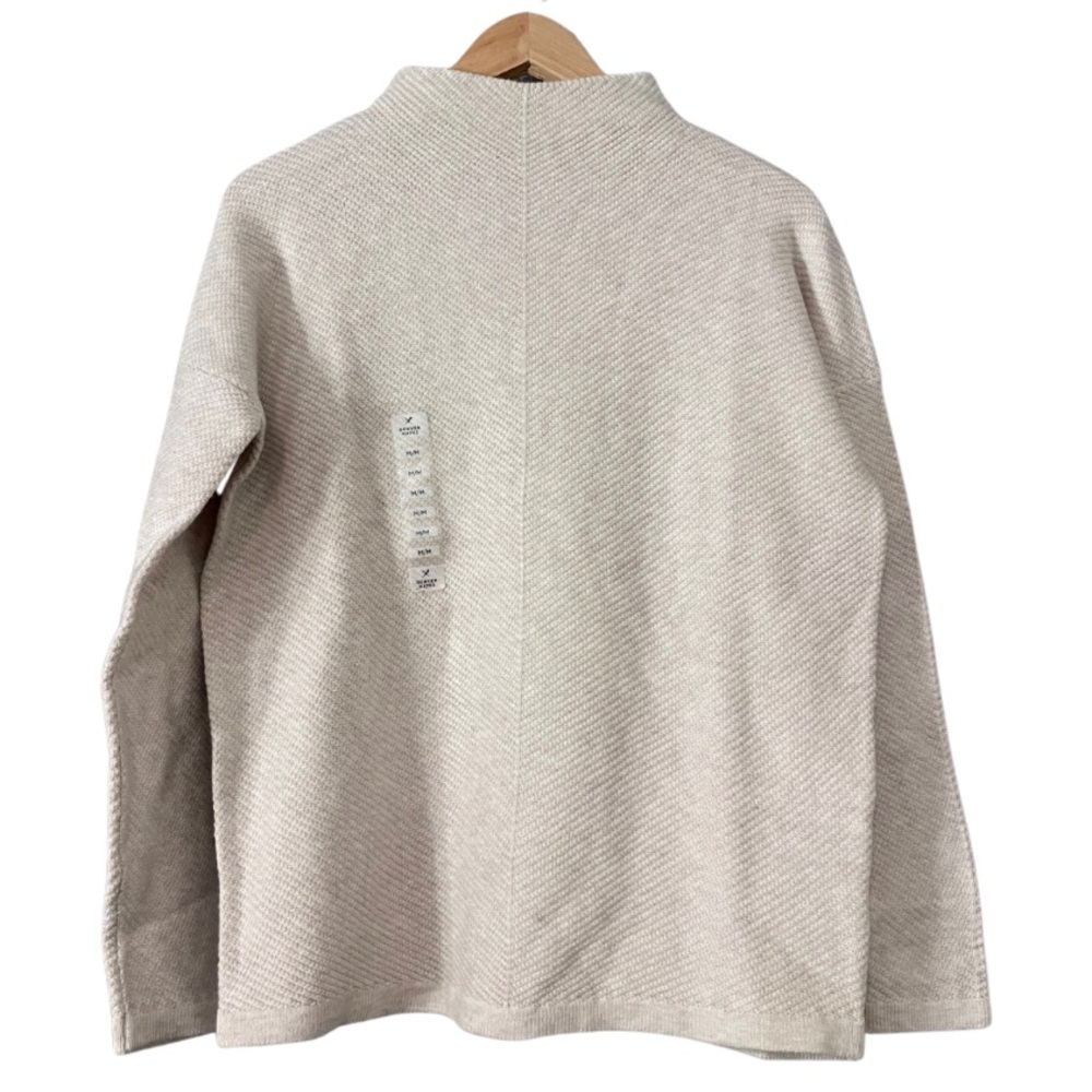 Denver Hayes sweater 🤍